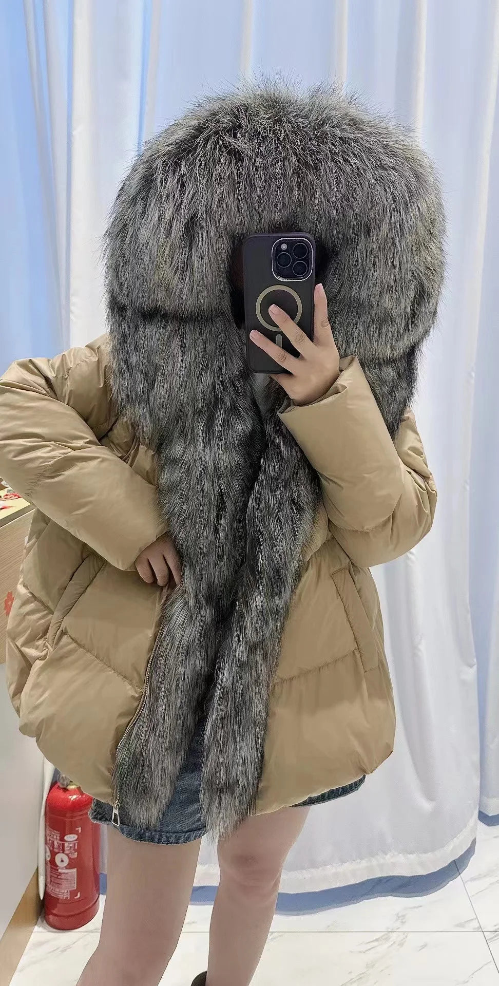 New Fashion Outerwear Puffer Jacket 2024 Women Coat White Duck Down Jacket Super Large Real Silver Fox Fur Collar Hooded