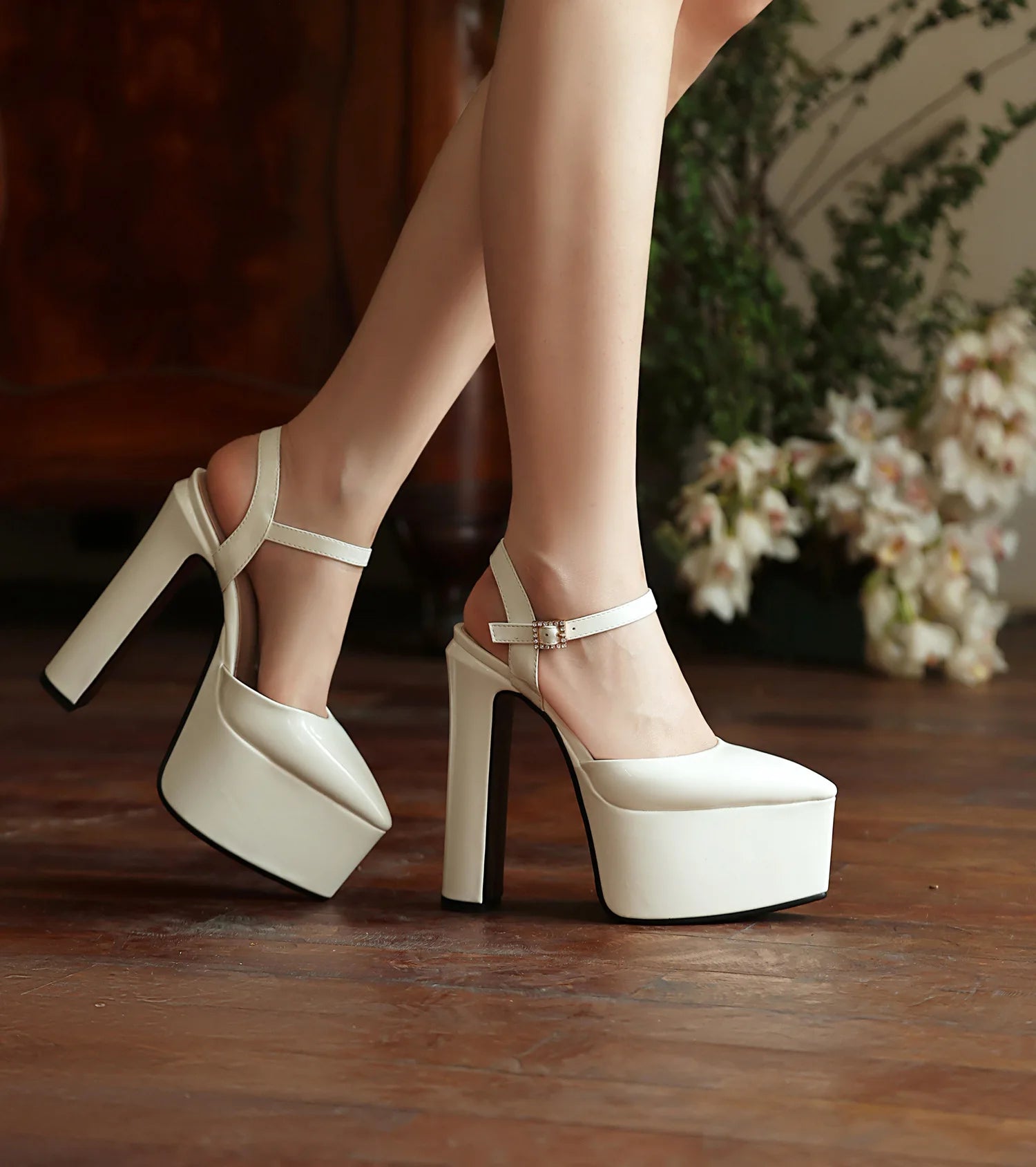 Platform Pointed Toe Sandals For Women Summer New Ankle Buckle Strap Gold Runway High Heels Large Size 43 Wedding Party Shoes