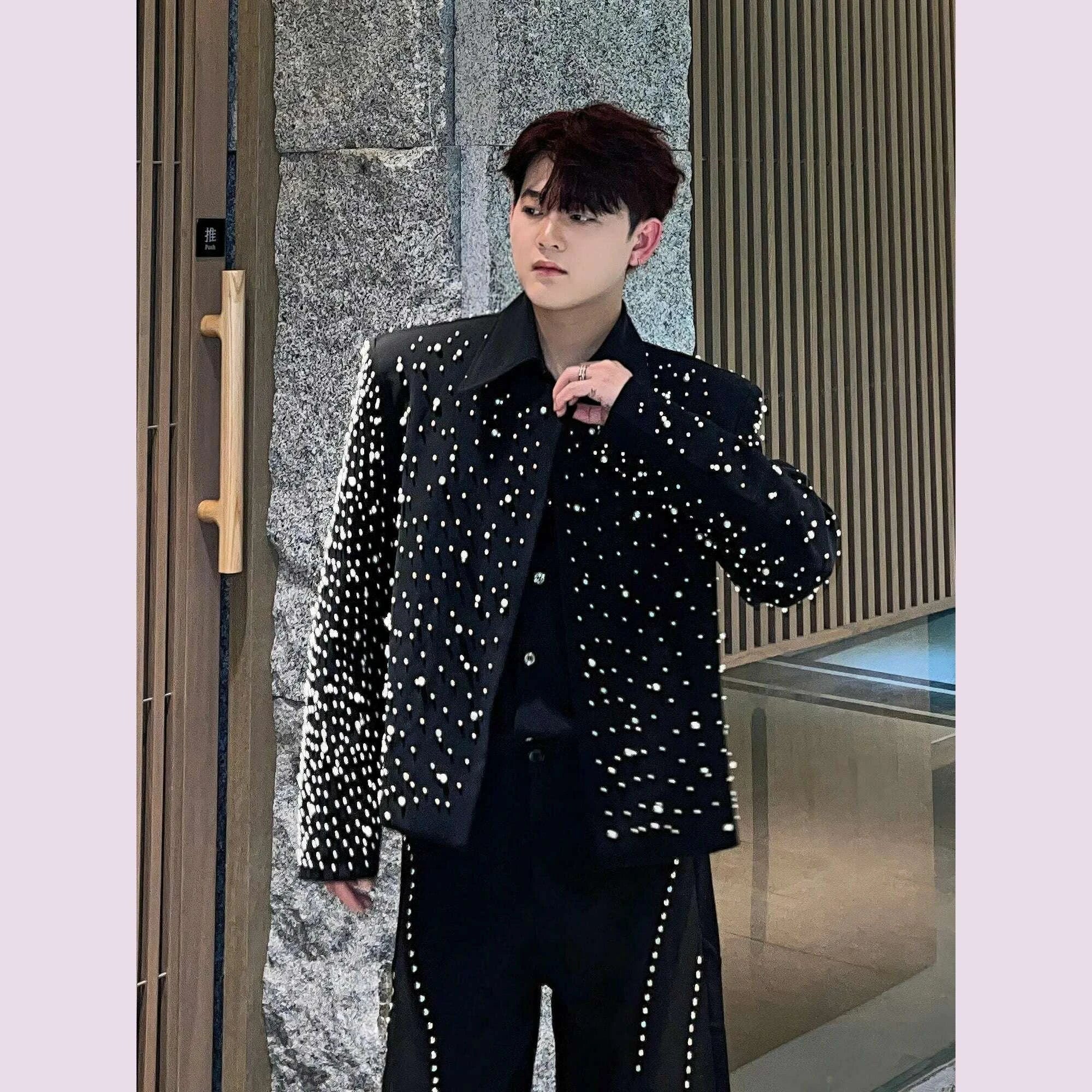 Men's 2025 Spring New Black Short Blazers Men's Niche Pearl Design Trendy High-end Tailored Coats Male Collarless Suit Jackets