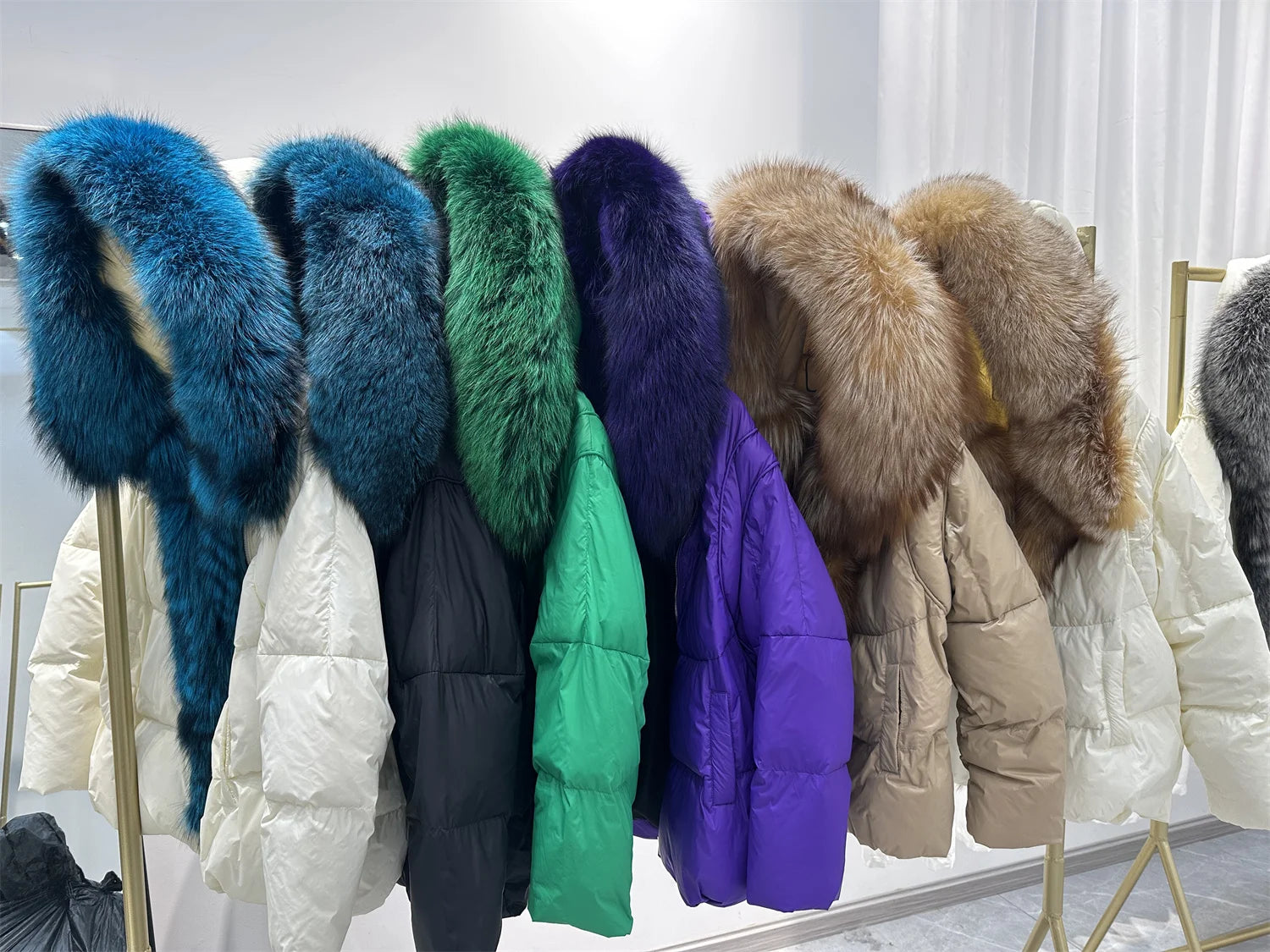 New Fashion Outerwear Puffer Jacket 2024 Women Coat White Duck Down Jacket Super Large Real Silver Fox Fur Collar Hooded