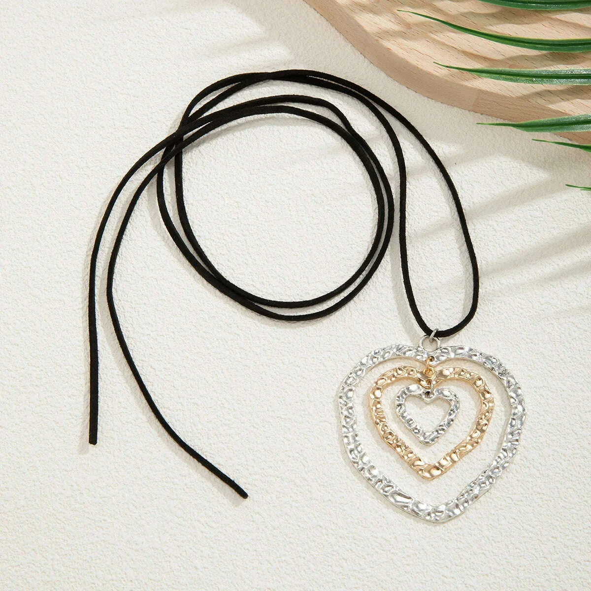 Long Lace Up Rope Chains with Big Hollowed Out Heart Pendant Necklace for Women Trendy Accessories on Neck Fashion Jewelry Gifts