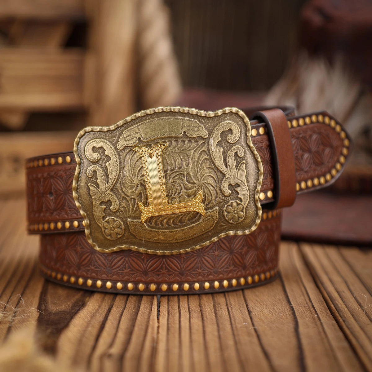 A Western-style PU leather belt for both men and women, a classic and casual retro belt
