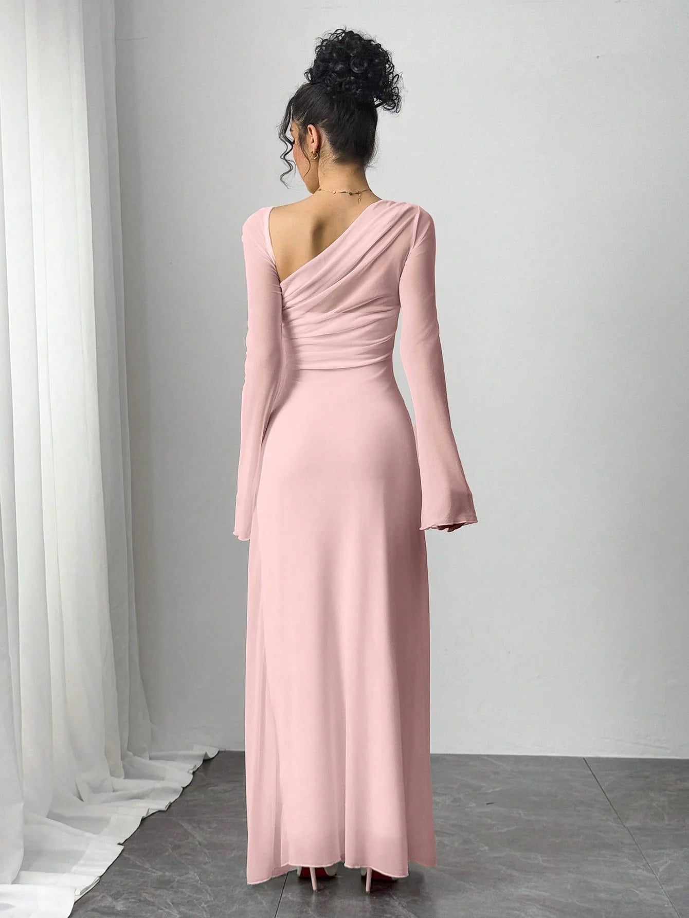 New spring/summer women's pink tulle explosion slim irregular diagonal shoulder ultra long dress