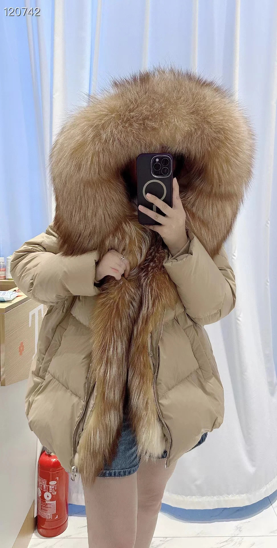 New Fashion Outerwear Puffer Jacket 2024 Women Coat White Duck Down Jacket Super Large Real Silver Fox Fur Collar Hooded