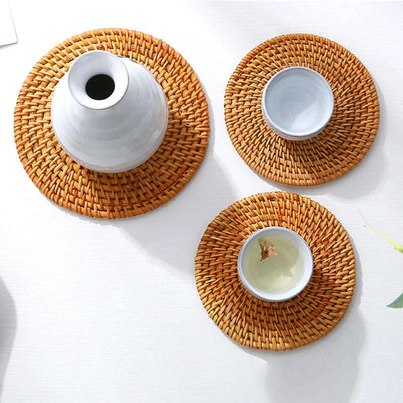 KEMORELA 1PC Round Natural Rattan Coasters Bowl Pad Handmade Padding Cup Mat Insulation Placemats Kitchen Decoration Accessories