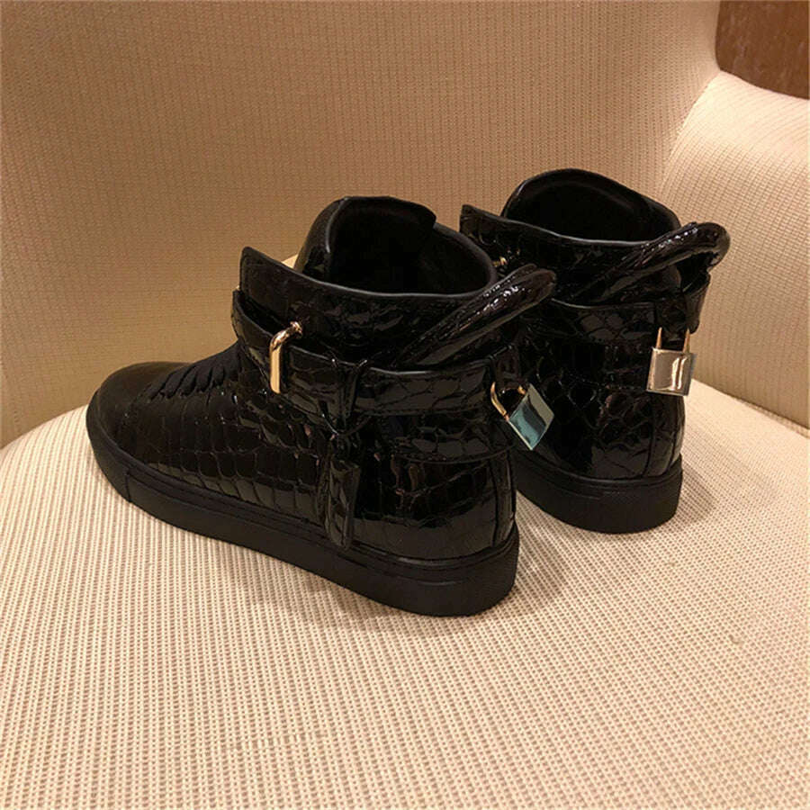 Men Embossed High Top Sneakers Lock Lace Red Metal Real Leather Designer Flat Men Platform Casual Shoes