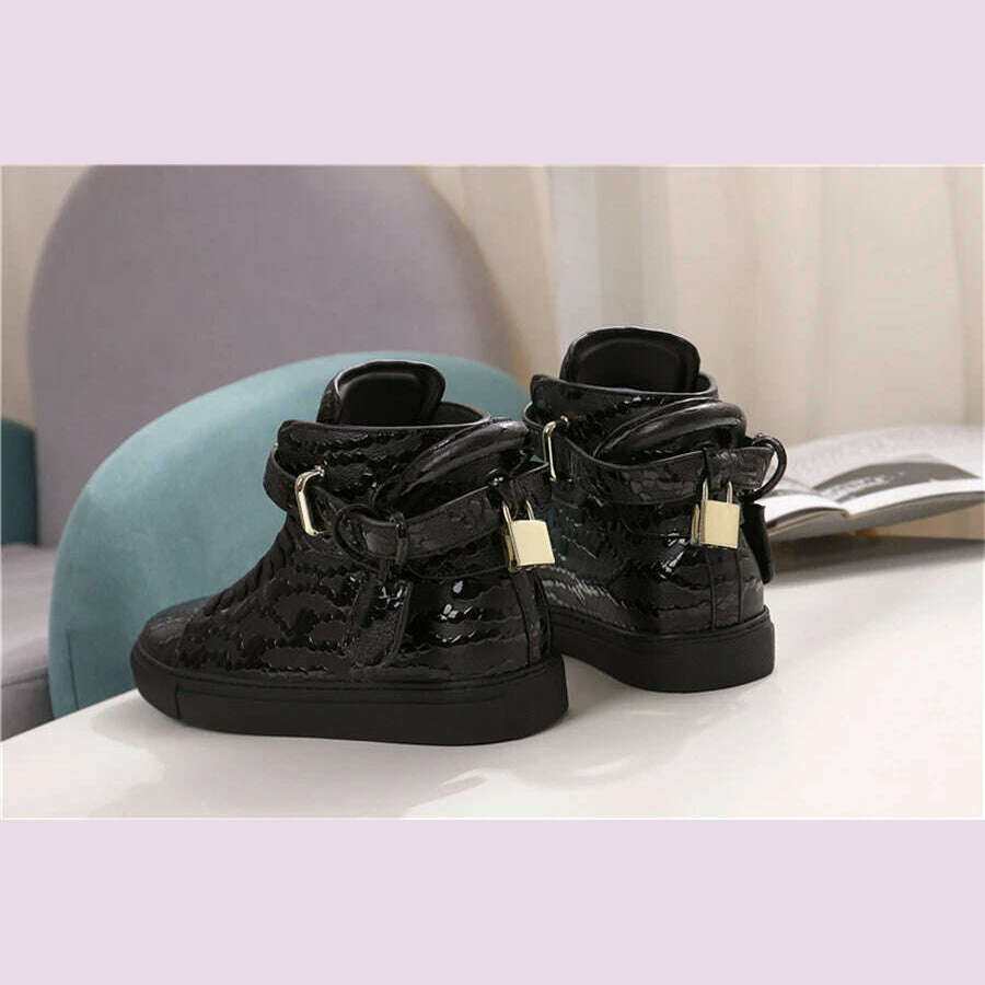 Men Embossed High Top Sneakers Lock Lace Red Metal Real Leather Designer Flat Men Platform Casual Shoes