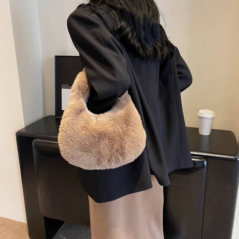 Fur Handbags Women's Small Half Moon Bag Warm Plush Wrist Bags Fashion Furry Short Handle Clutch Ladies Shoulder Bags
