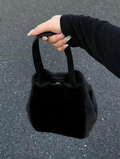2025 new khaki plush bag hand-held bucket bag women's Korean style commuting small bag fashionable and versatile fur shoulder ba
