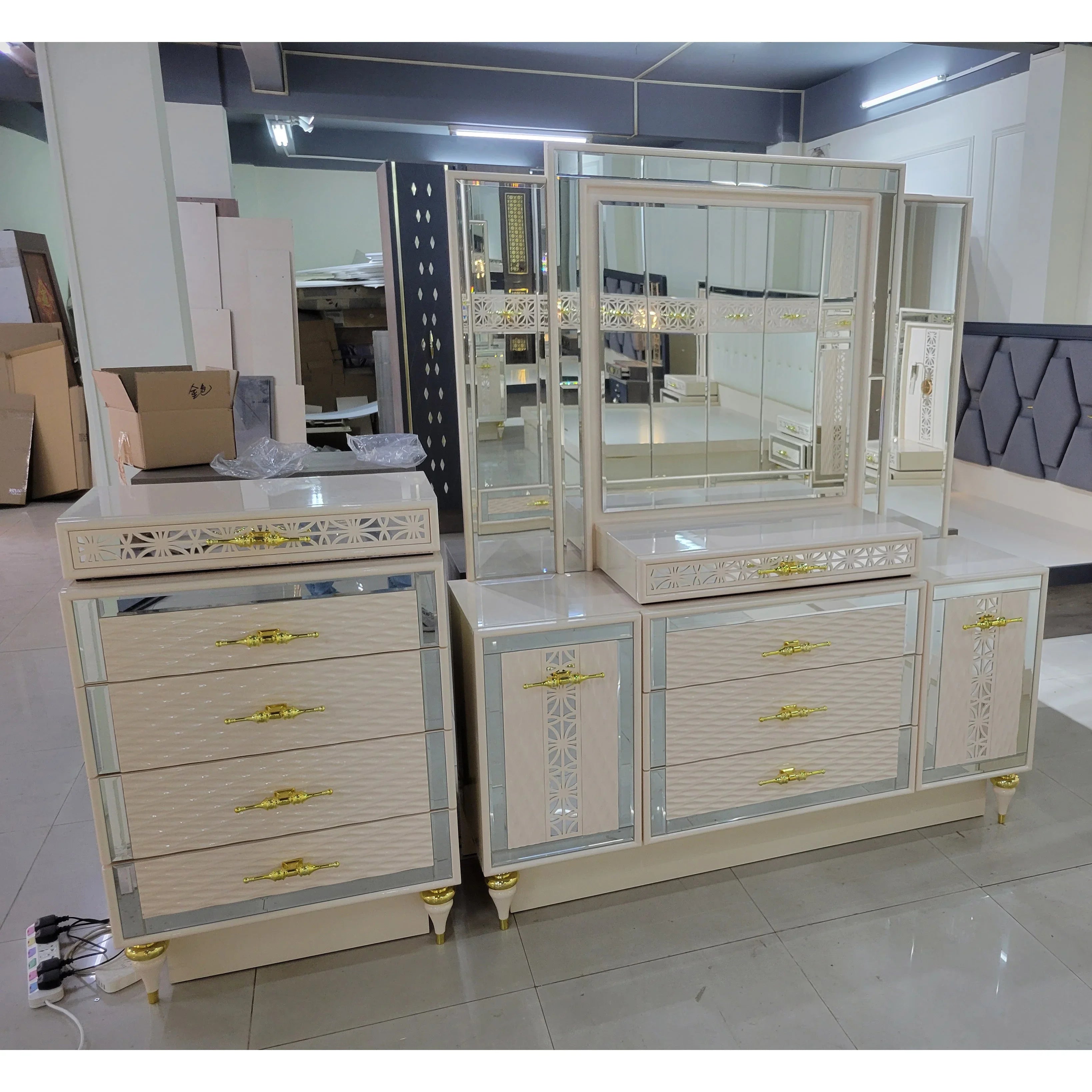 A High Gloss MDF White Painted Wood Bedroom Set Custom Modern Home Hotel Furniture with King Bed and Storage