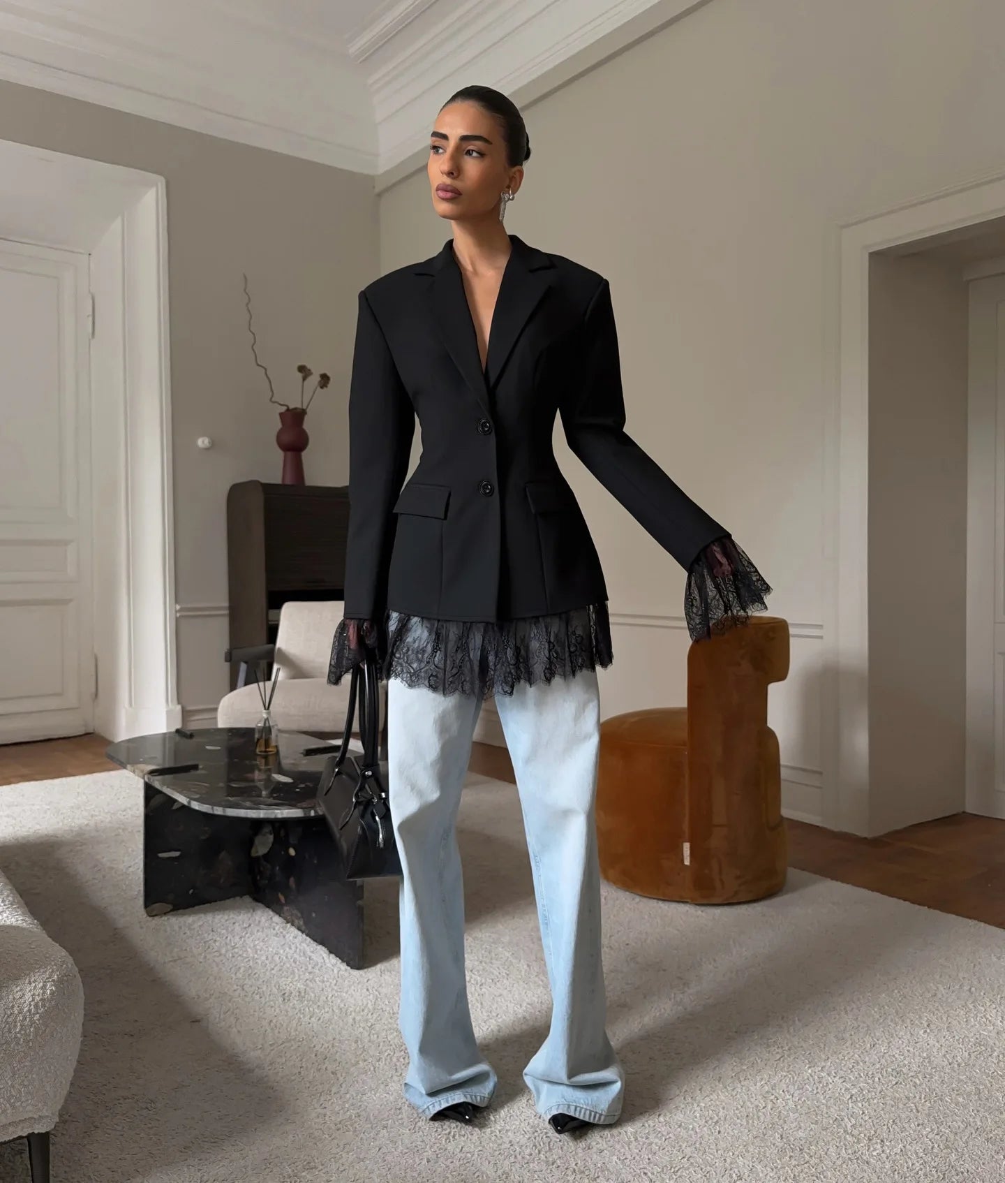 2025 Autumn and Winter New Fashion Black Small Suit Solid Jacket Design Sense Lace Splicing Commuting Long Sleeved Top Coat