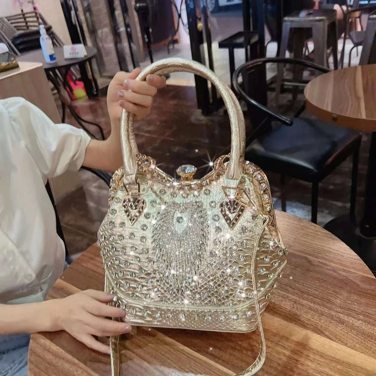 Cross-body Bucket Bag Female New Fashion High Sense Fashion Diamonds Inlaid Female Bag High-grade Handbag Single Shoulder Totes