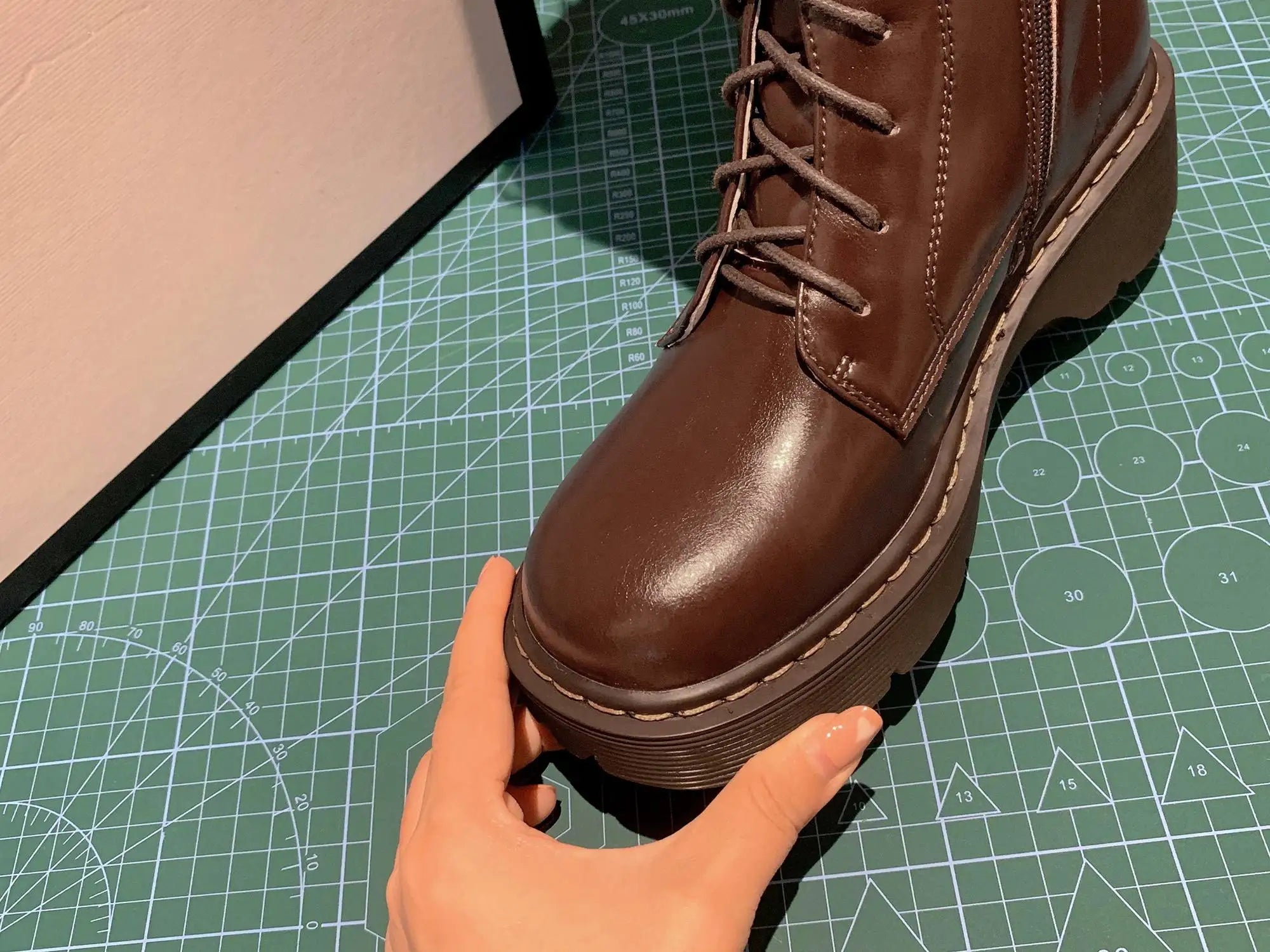 Krazing Pot Vintage Cow Split Leather Wool Snow Boots Winter Keep Warm Round Toe Cross-tied Med Heels Platform Thigh High Boots