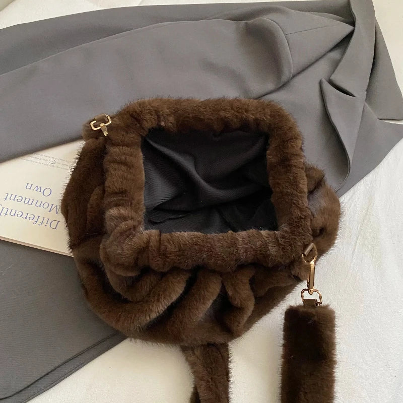 Fashionable Wrinkled Cloud Bag Soft Faux Fur Small Shoulder Bags for Women 2026 Winter Trend Korean Plush Handbags Crossbody Bag
