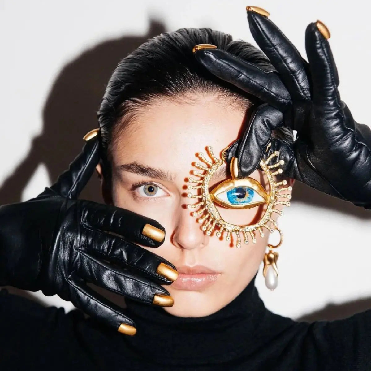 Big Blue Eye Round Brooches Women Unisex New Design Charming Eyes Party Office Brooch Pin Gifts