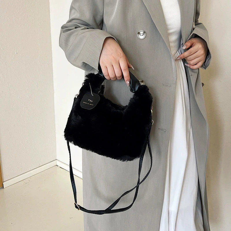 Plush Shoulder Bags for Femme Luxury Designer Soft Winter Ladies Clutch Purse Handbag Fashion Female Crossbody Underarm Bag