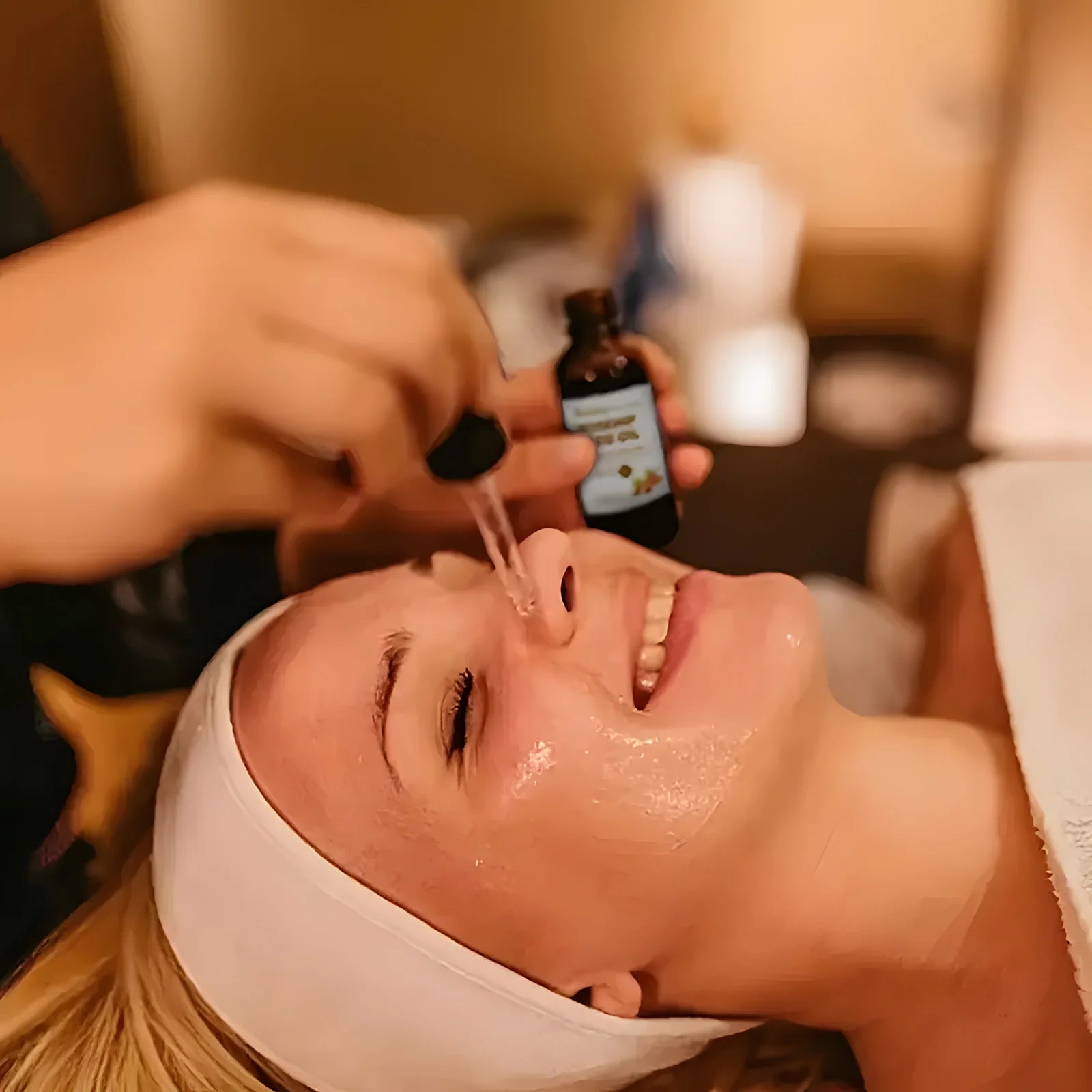 Rosemary Hairspray Uses Rosemary Oil, Mint Oil and Horsetail Grass Leaf Extracts to Moisturize Hair Roots Brings the Fragrance of the Hair, Make Your Hair Looks Shiny and Beautiful