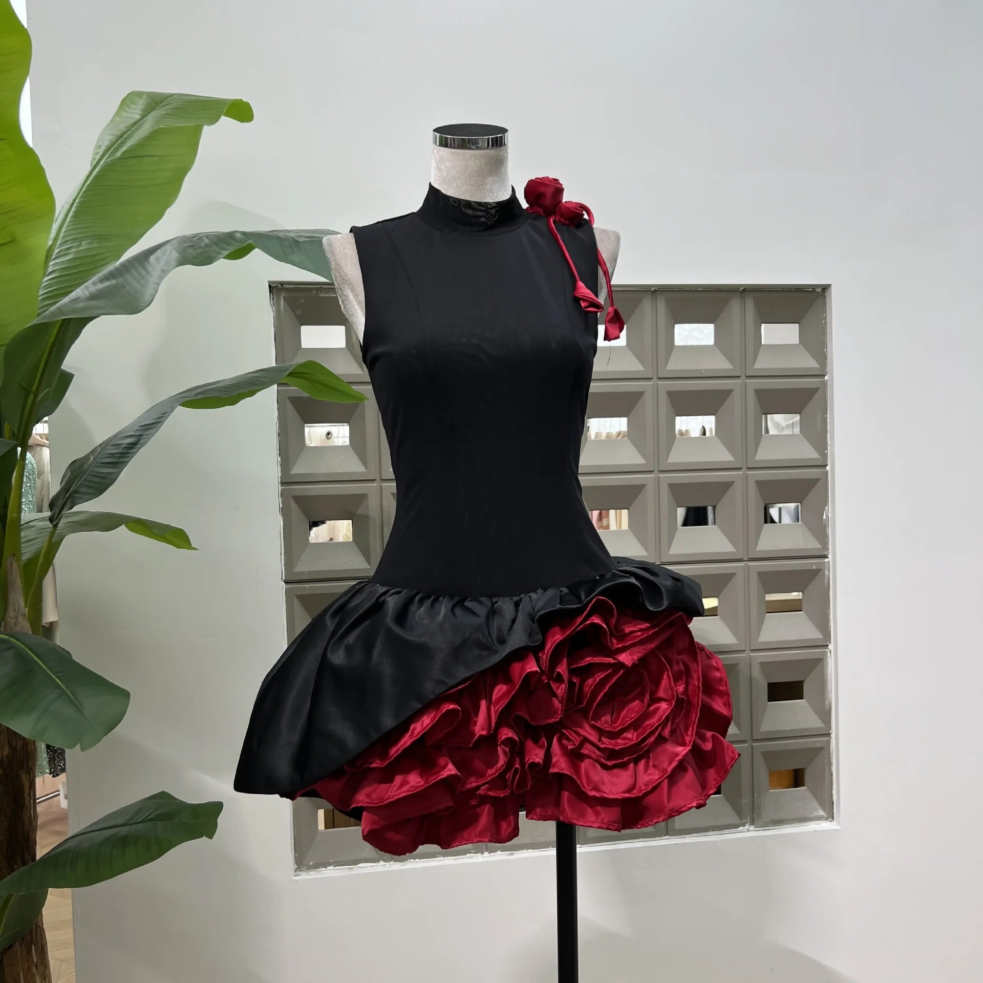 Women's Sweet Round Neck Sleeveless Slim Waist Short Mini Dress French Retro 3D Rose Birthday Dress Spicy Girl Floral Bud Dress