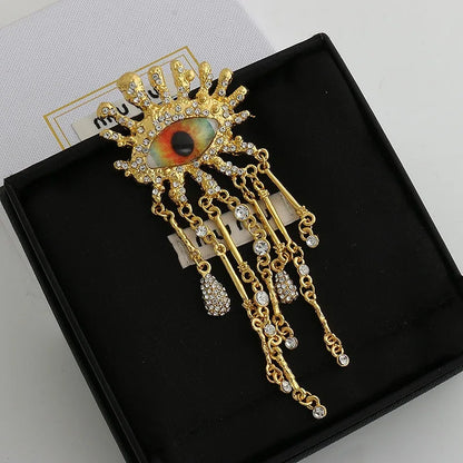 Retro Eye Shaped Rhinestone Brooch for Women and Men Tassel Chain Lapel Pins Badge Elegant Fashion Jewelry Accessories