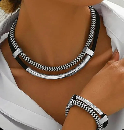 2PCS Set New Fashion Black and White Thick Double Line Metal Tube Exaggerated Hip-Hop Style Necklace Bracelet Set for Daily Wear