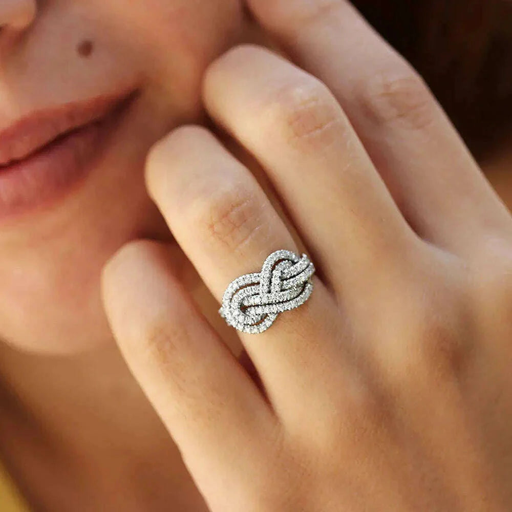 Huitan 2023 New Woman Ring Twist Infinite Shape Crystal Cubic Zirconia Rings Exquisite Female Wedding Bands Fashion Jewelry Bulk